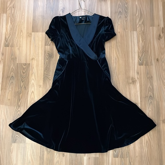 Velvet dress - Picture 9 of 11